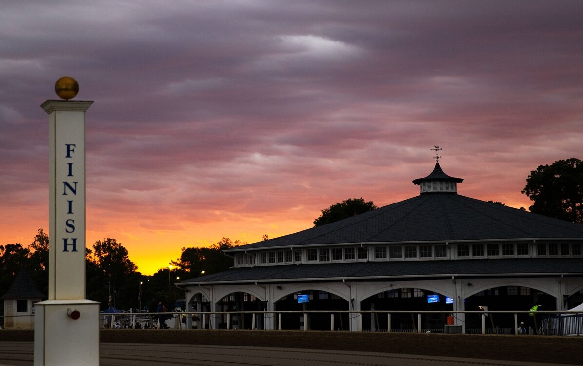 Un bello atardecer en Laurel Park, foto de Barbara D. Livingston / Daily Racing Form